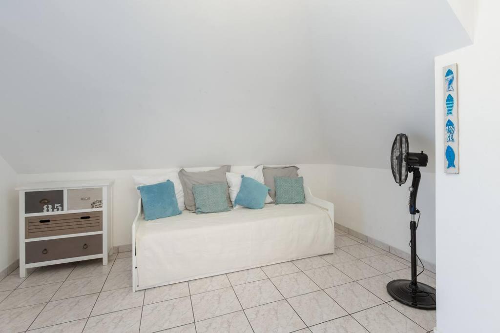 Le Benitier Apartment แซ็งต์-จีลส์-เลส์-แบ็งส์ ภายนอก รูปภาพ